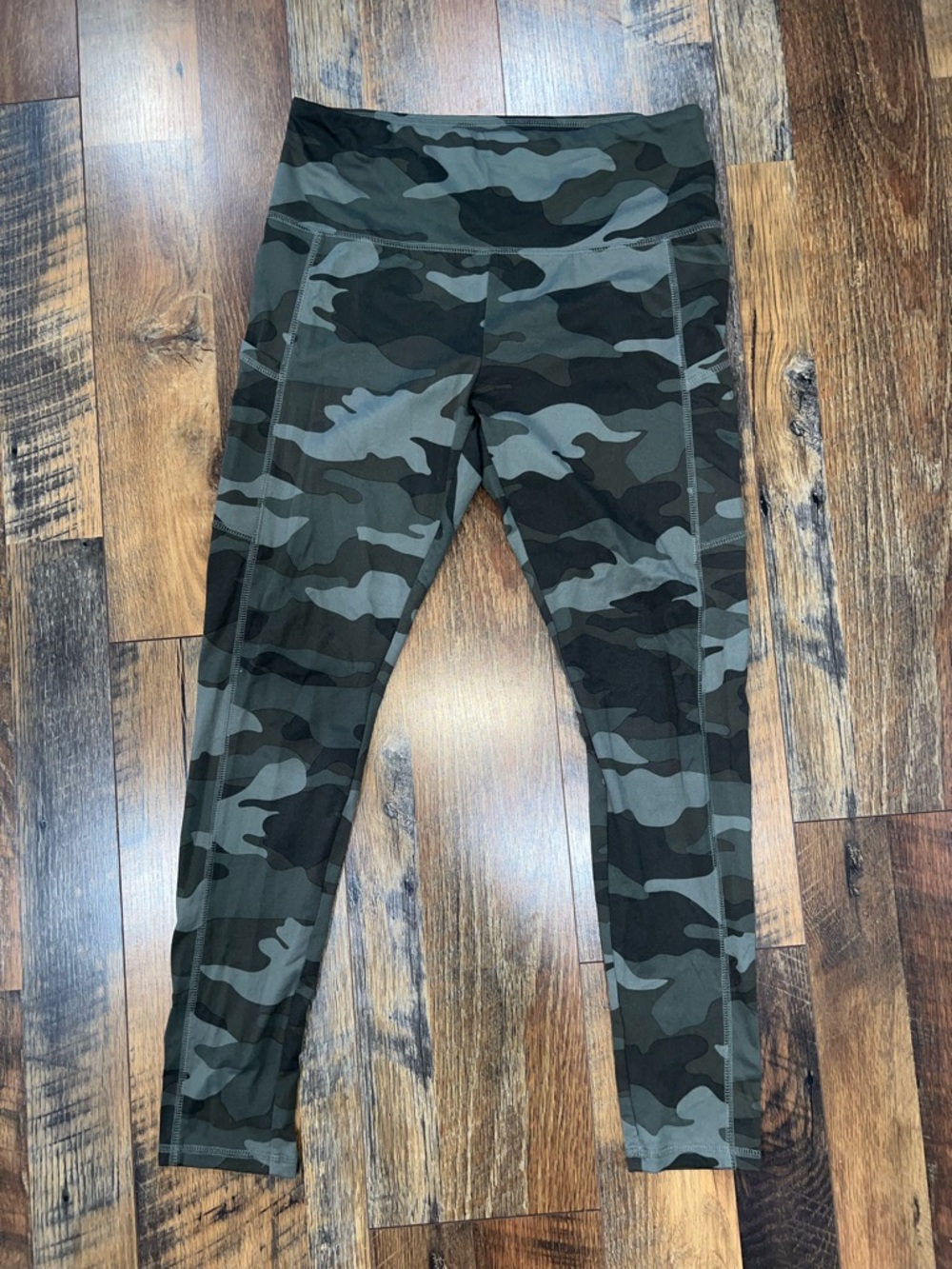 wild fable women’s ' Green & Black Camo Leggings